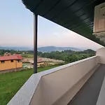 Апартаменты Park Ravne Високо