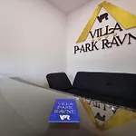 Park Ravne Високо