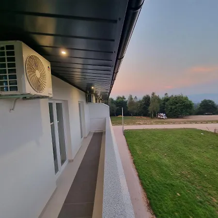 Park Ravne شقة فيسوكو