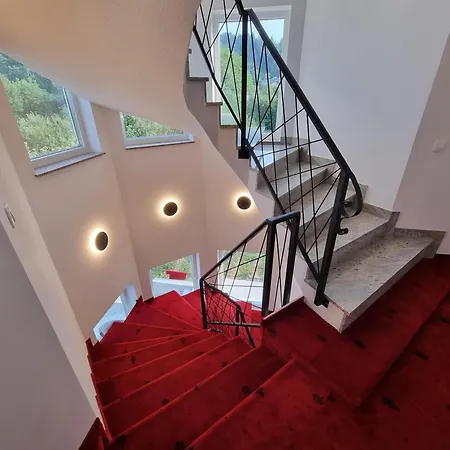 Park Ravne דירה *