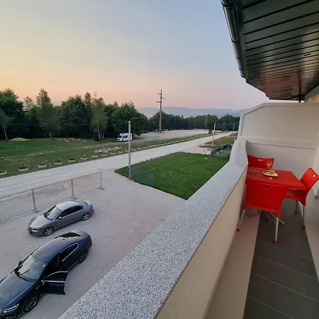 Park Ravne 아파트