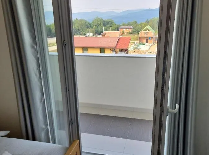 Park Ravne 公寓 维索科